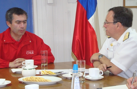 Comandante en Jefe de la 2da. Zona Naval visitó al Gobernador Julio Ibarra