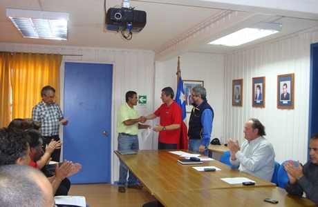 Gobernador Julio Ibarra entregó recursos a pescadores artesanales de la Provincia

